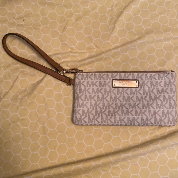 Michael Kors Logo Wristlet - Picture 1 of 4
